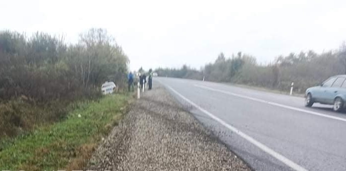 На Мукачівщині поліцейський автомобіль злетів з дороги в кювет