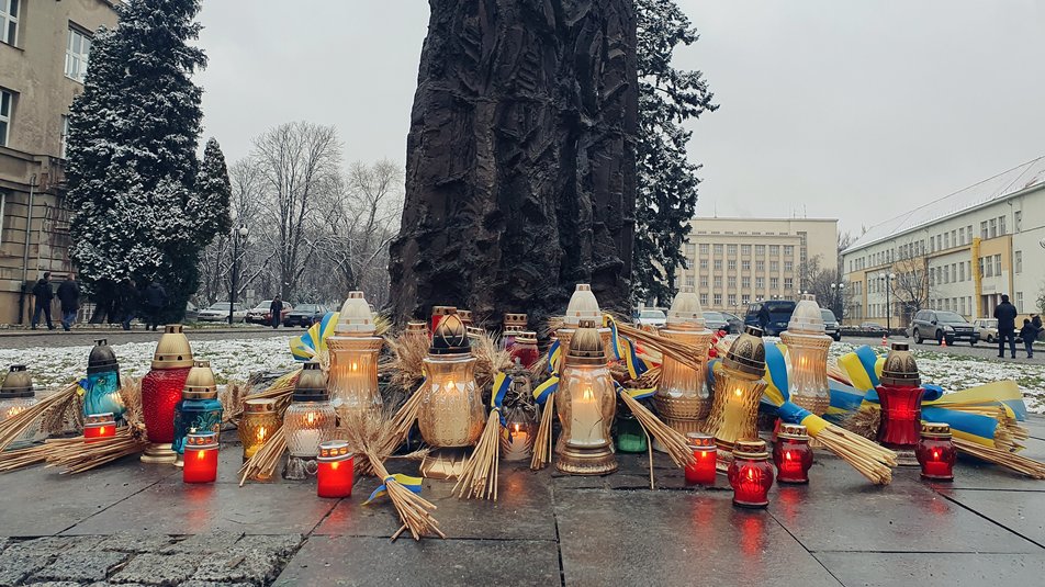 В Ужгороді вшанували пам'ять жертв Голодоморів (ФОТО, ВІДЕО)