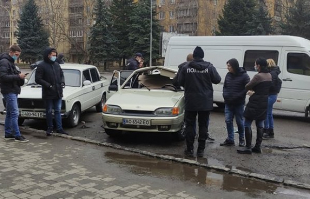 Вибух в салоні авто в Ужгороді спричинив не газ, а поліроль і сигарета (ФОТО)